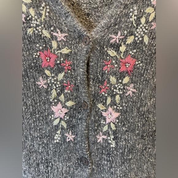 Dressbarn Button up Sweater Silk Angora cardigan, size L Beaded Embroidered Gray - Picture 5 of 11